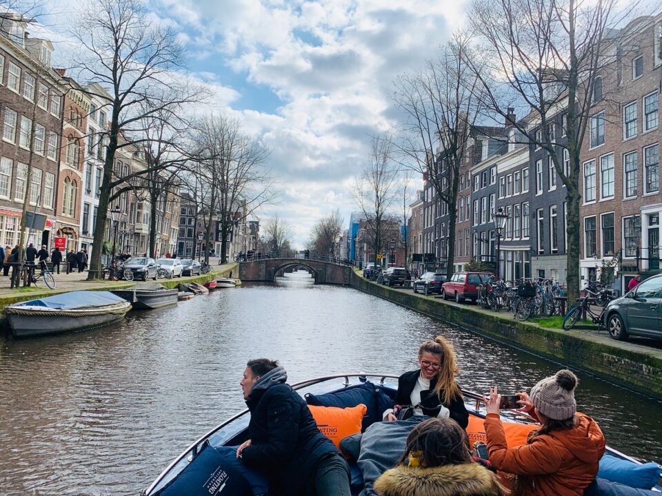 sloepon-amsterdam-canal