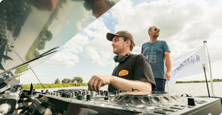 feestboot in friesland